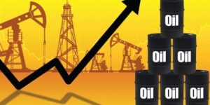 النفط يرتفع بفعل تراجع المخزونات الأميركية