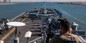 “أنصار الله” تعتبر إرسال أمريكا سفن حربية إلى البحر الأحمر عملا عدائيا