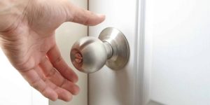  سؤال وجواب.. ما هي آداب الدخول إلى المنزل؟