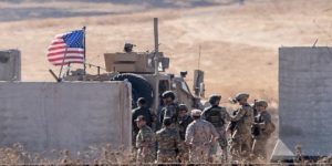 قصف صاروخي ينهال على قاعدة للاحتلال الأمريكي في شرقي سوريا