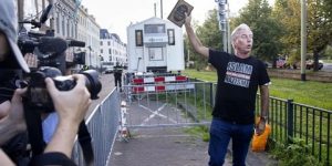 إهانة جديدة للمصحف في هولندا والسويد بحماية قوات الأمن