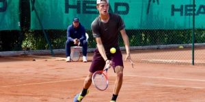 سمير حمزة رقيق في الدور الثاني للدورة الدولية للتنس