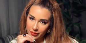 طبيب أمراض جلدية يصدم أسماء شريف منير: قص الشعر لن يفيدك