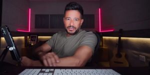 حماقي أول مطرب عربي يقدم كليب بالذكاء الاصطناعي