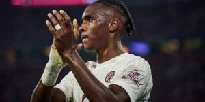 ماتيس تيل مستاء من العنصرية