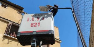 صيانة الاعطاب الكهربائية وجمع العجلات القديمة بأحياء الحراش