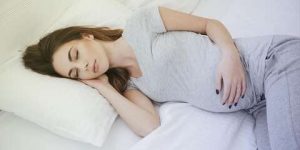 الشخير أثناء الحمل يؤدي إلى ولادة قيصرية وأطفال بحجم أقل