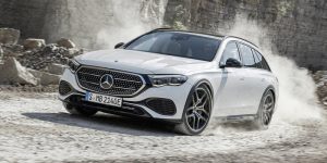 نقلت التجربة الفاخرة إلى الطرق الوعرة.. مرسيدس إي كلاس All-Terrain الجديدة