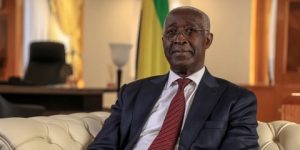 رئيس وزراء الغابون يتحدث عن فترة انتقالية لعامين بعد الانقلاب