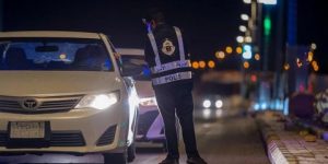 قضايا فساد ضخمة في السعودية تطيح بضباط في “الداخلية” و”الدفاع”