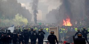 مودرن دبلوماسي: فرنسا على شفا حرب أهلية