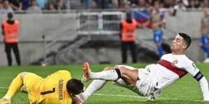 وسائل الاعلام البريطانية تطالب بالبطاقة الحمراء لرونالدو