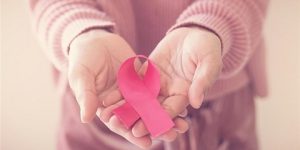 جديد الطب.. دراسة تكشف العلاقة بين حجم الثدي والإصابة بالسرطان