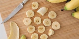 صحتنا في غذائنا.. ماذا يحدث للجسم عند الإفراط في تناول الموز؟