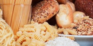 صحتنا في غذائنا.. النظام الغذائي ذو الكربوهيدرات العالية يحمي الدماغ