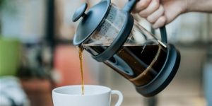 صحتنا في غذائنا.. كيف تجعل قهوتك آلة لحرق دهون الجسم؟