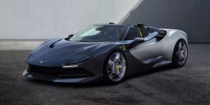 سلمت لمالكها بسعر 2 مليون دولار.. فيراري SP-8 الوحيدة في العالم