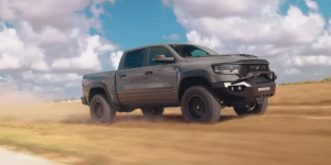 بحزمة Mammoth 1000.. هينيسي تقدم رام 1500 TRX Lunar Edition