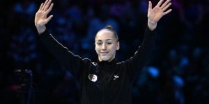 كيليا نمور تهدي الجزائر ميدالية فضية في مونديال الجمباز