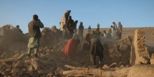 ألفا قتيل بزلزال مروع في أفغانستان