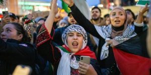 الأغنية الجزائرية حاضرة مع شعبنا في الأراضي المحتلة.. من “نهديلك روحي ومالي” إلى “فلسطين الشهداء”