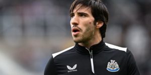 تونالي يستمر في اللعب مع نيوكاسل