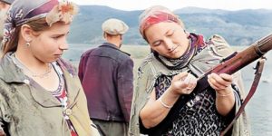 ندما تستقبل الأم جثمان ابنها بالزغاريد.. الجزائريات قدمن النفس والنفيس في سبيل تحرير الوطن