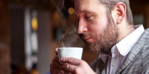 صحتنا في غذائنا.. ماذا يحدث للجسم عند شرب القهوة بعد الطعام مباشرة؟