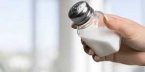 صدق أو لا.. زيادة الملح بوجباتك تؤدي أيضا للإصابة بمرض السكري!