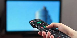 القنوات الفضائية بين الإيجابيات والسلبيات