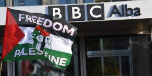 بعد حذف مقاطع فيديو لتضامن النجوم مع الشعب الفلسطيني.. موجة انتقادات لـ “بي. بي. سي”