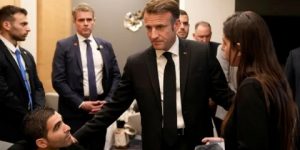 صحيفة تكشف عن تمرد دبلوماسي فرنسي كبير ضد ماكرون