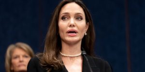 نجوم الفن يشيدون بموقف أنجلينا جولي