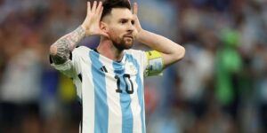 سكالوني: ميسي مجنون.. وهذه نصيحتي له!