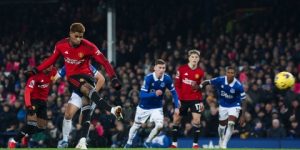 تن هاغ: ركلة الجزاء صنعت الفارق أمام إيفرتون