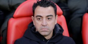 تشافي: لا يمكن حل جميع مشاكل برشلونة