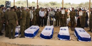 الاحتلال يزعم مقتل 20 من جنوده بـ”نيران صديقة” في غزة