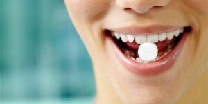 الآثار الجانبية للأدوية على صحة الفم- هكذا تتجنبها