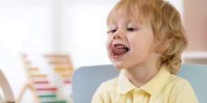 جديد الطب.. تأخر الكلام عند الأطفال قد يدل على “مشاكل سلوكية”