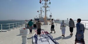 الحوثي تتحدى تشكيل “تحالف دولي” لتأمين سفن الاحتلال