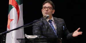 في ندوة “من الثورة الجزائرية إلى نصرة الأقصى”.. الأستاذ عبد الحليم بوشراكي يدعو إلى ميلاد مسرح جديد