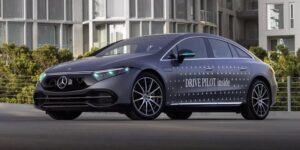 سيارات مرسيدس ذاتية القيادة ستتميز بأضواء تركوازية لتنبيه محيطها