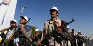 بالتزامن مع استعراض مسلح:.. الحوثي للأميركي: عُد من حيث أتيت