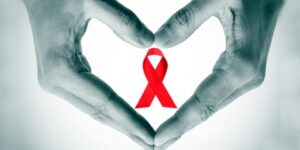 في اليوم العالمي لمكافحة مرض الإيدز.. مساعٍ لجعله ضمن الأمراض المزمنة لتخفيف العبء على المصابين 