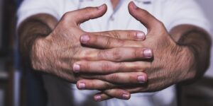 سنريهم آياتنا في الآفاق.. فرقعة الأصابع