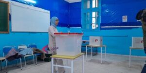 انطلاق التصويت في أول انتخابات للمجالس المحلية بتونس