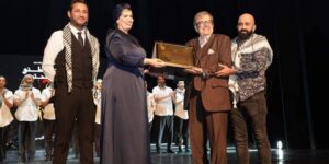 سيد أحمد أقومي.. فنان محترف بمعايير عالمية