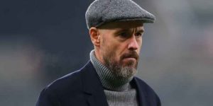 تن هاغ يعتبر ماغواير وماكتوميناي قدوة الفريق