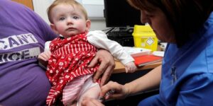 “الصحة العالمية” تحذّر من عودة كبيرة للحصبة في أوروبا