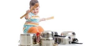 يفيد النمو ويصقل المهارات.. لماذا يحب الأطفال الصغار التكرار؟